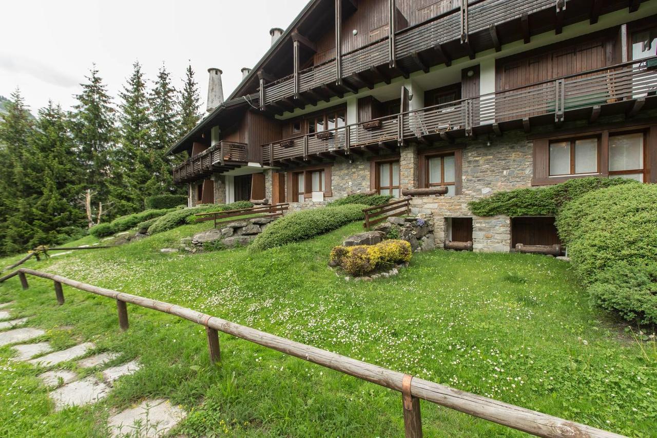 Joivy Superb Apartments For 6 With Mountain View And Garden In Courmayeur Buitenkant foto