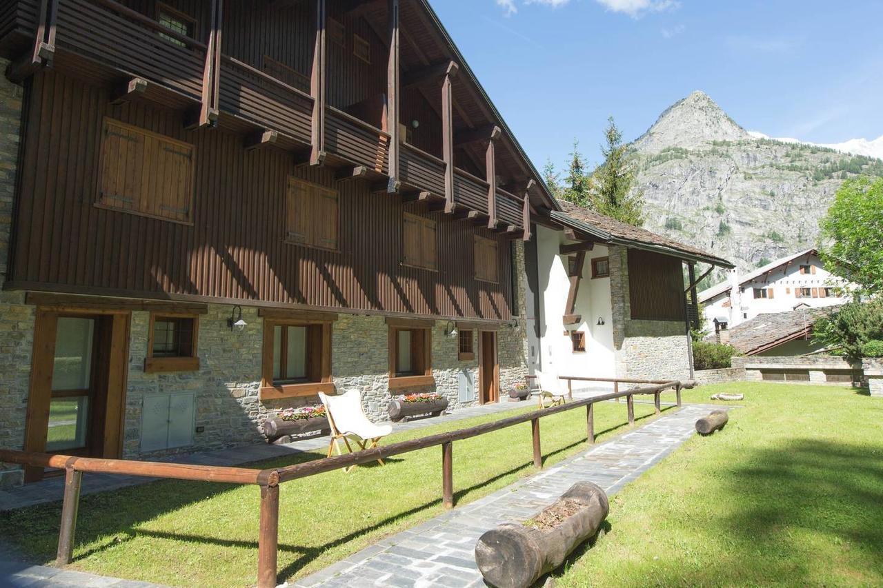 Joivy Superb Apartments For 6 With Mountain View And Garden In Courmayeur Buitenkant foto
