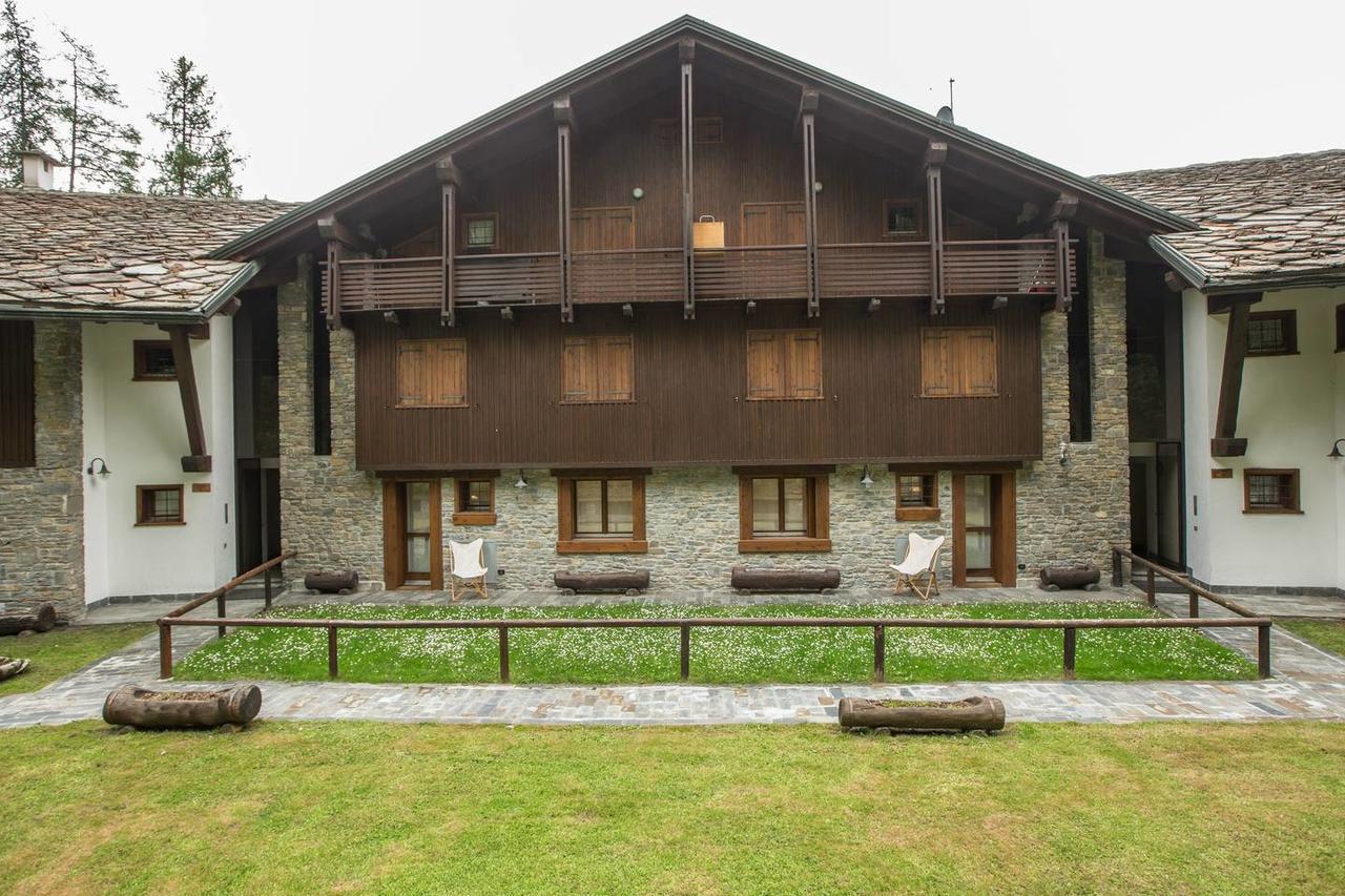 Joivy Superb Apartments For 6 With Mountain View And Garden In Courmayeur Buitenkant foto