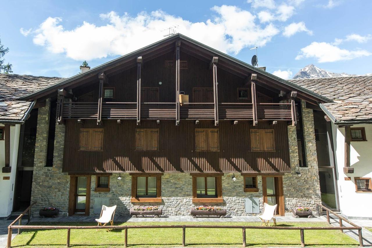 Joivy Superb Apartments For 6 With Mountain View And Garden In Courmayeur Buitenkant foto