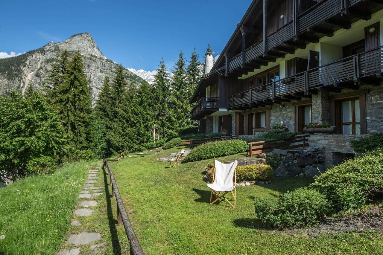 Joivy Superb Apartments For 6 With Mountain View And Garden In Courmayeur Buitenkant foto