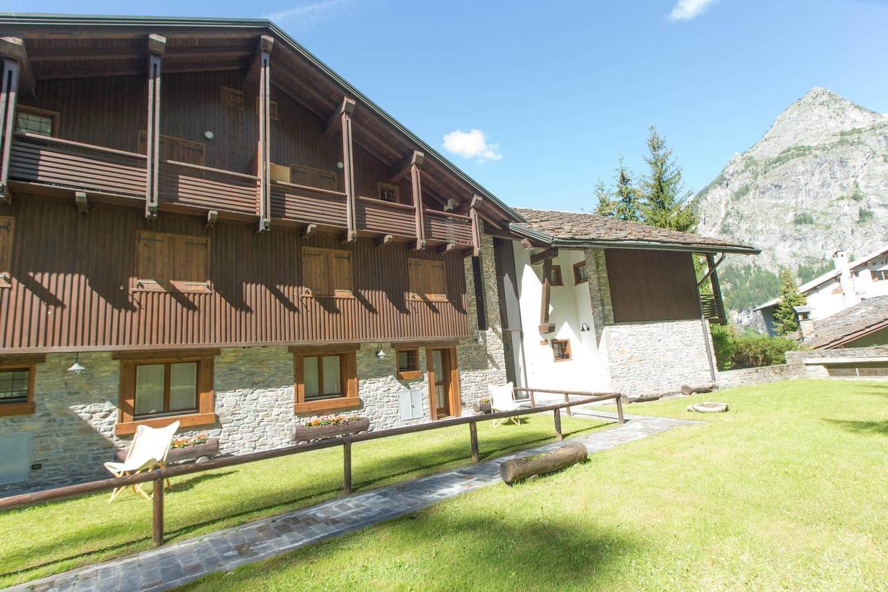 Joivy Superb Apartments For 6 With Mountain View And Garden In Courmayeur Buitenkant foto